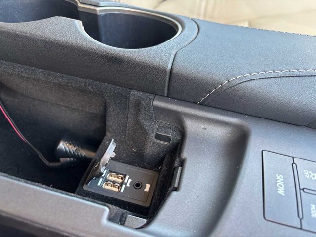 TOYOTA LEXUS IS300H 2017 Image 31