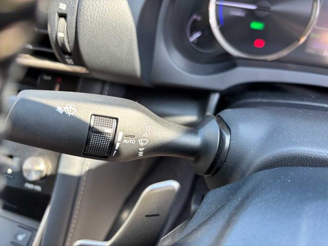 TOYOTA LEXUS IS300H 2017 Image 31