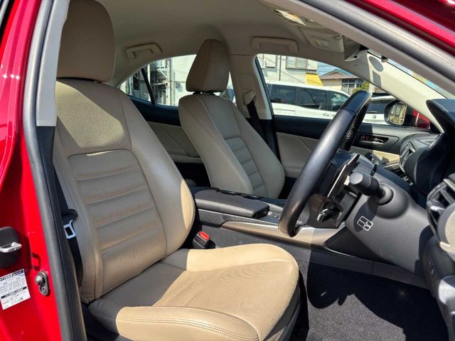 TOYOTA LEXUS IS300H 2017 Image 31