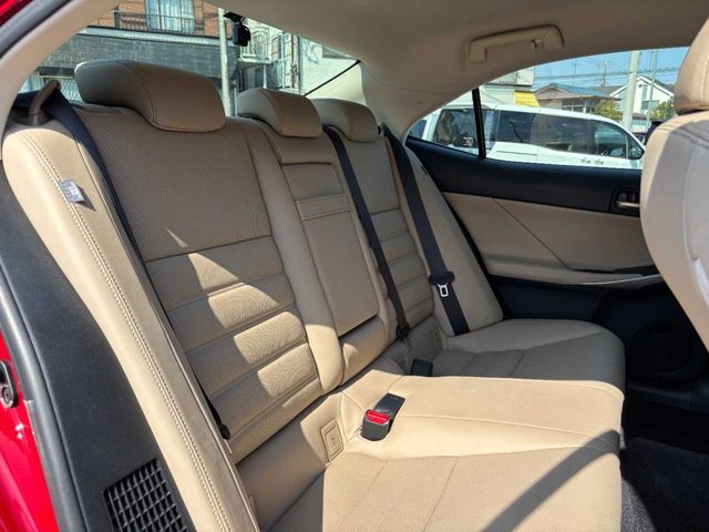 TOYOTA LEXUS IS300H 2017 Image 31