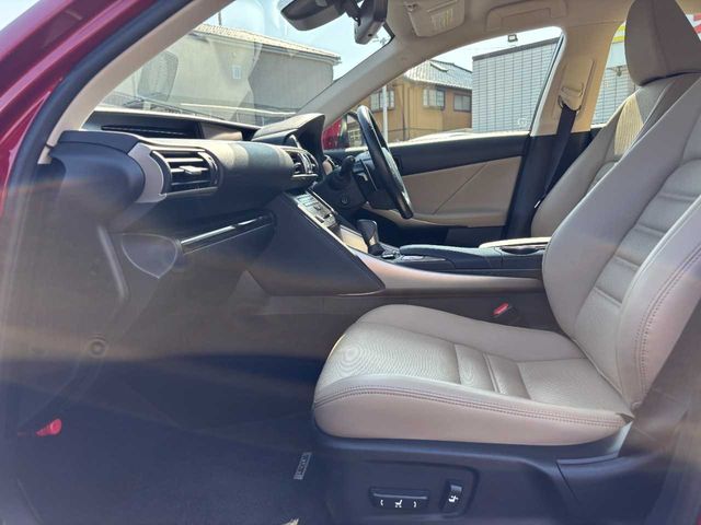 TOYOTA LEXUS IS300H 2017 Image 31