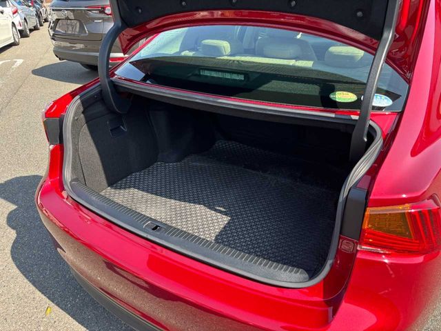 TOYOTA LEXUS IS300H 2017 Image 31