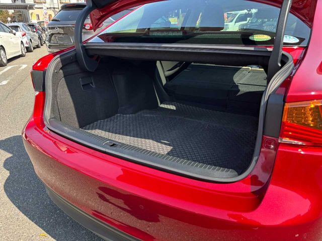 TOYOTA LEXUS IS300H 2017 Image 31