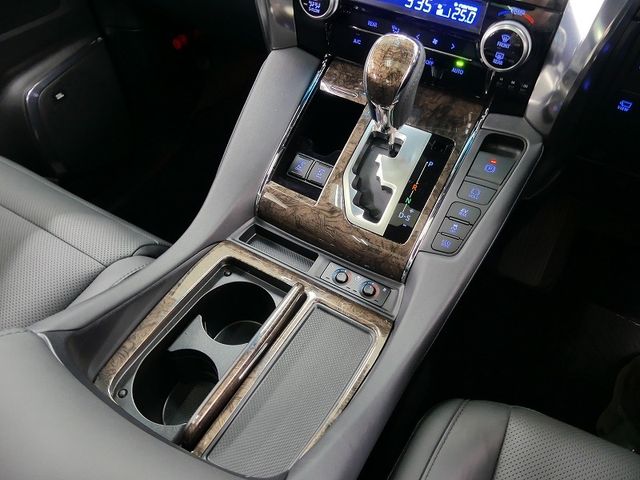 TOYOTA ALPHARD HYBRID 4WD 2023 Image 31