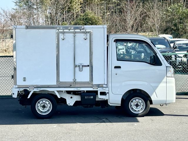 DAIHATSU HIJET TRUCK 4WD 2016 Image 31