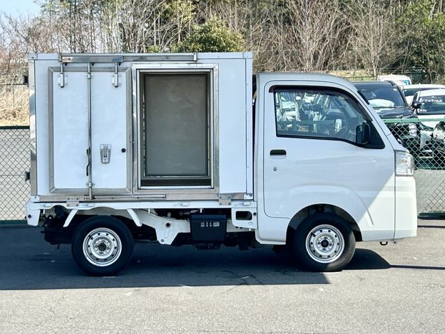 DAIHATSU HIJET TRUCK 4WD 2016 Image 31