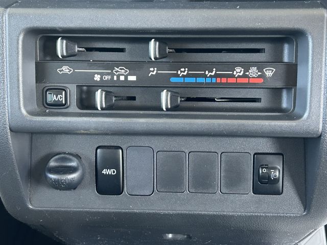 DAIHATSU HIJET TRUCK 4WD 2016 Image 31