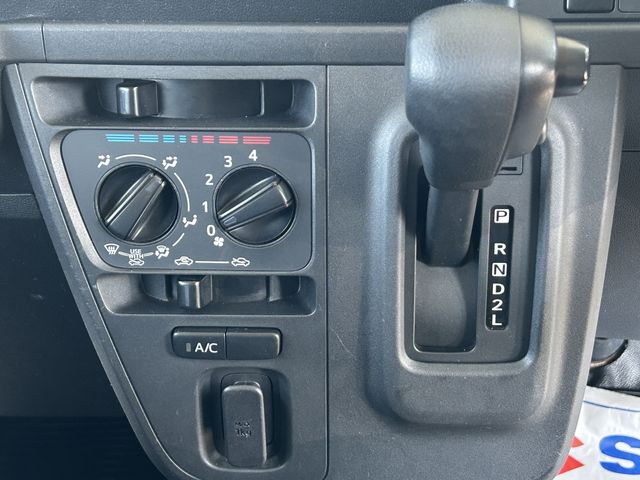 DAIHATSU HIJET CARGO 4WD 2019 Image 31