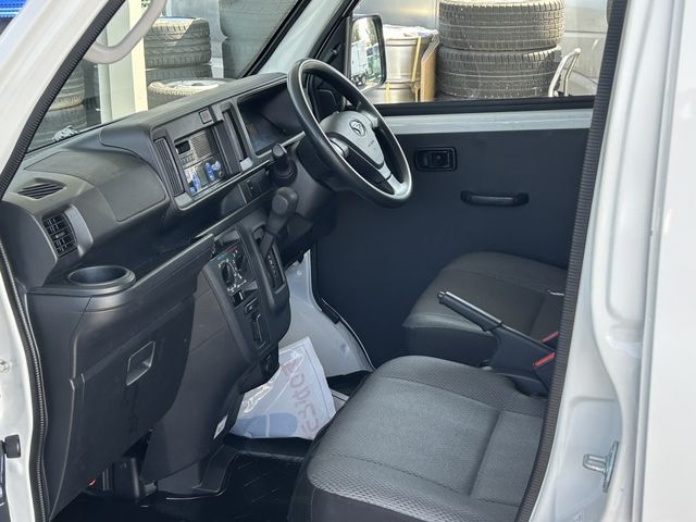 DAIHATSU HIJET CARGO 4WD 2019 Image 31