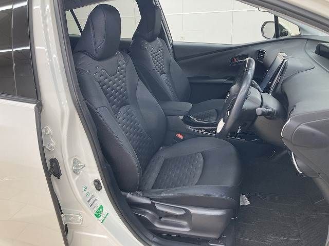 TOYOTA PRIUS PHV 2017 Image 31