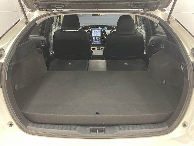 TOYOTA PRIUS PHV 2017 Image 31