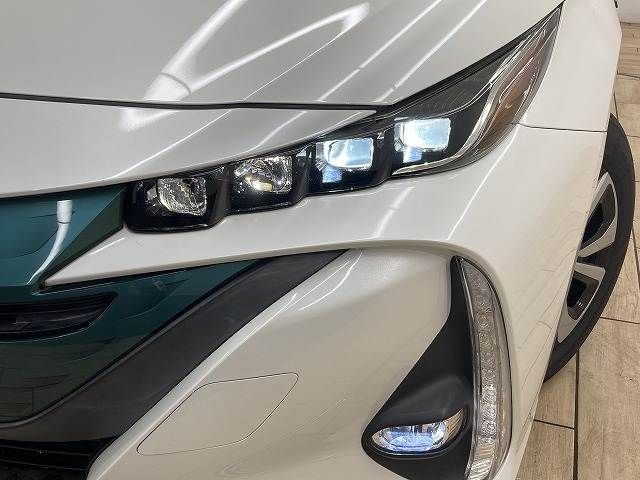 TOYOTA PRIUS PHV 2017 Image 31