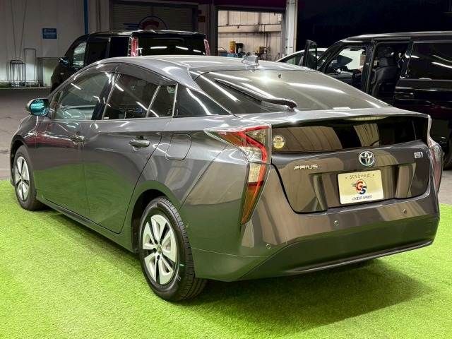 TOYOTA PRIUS 2017 Image 31