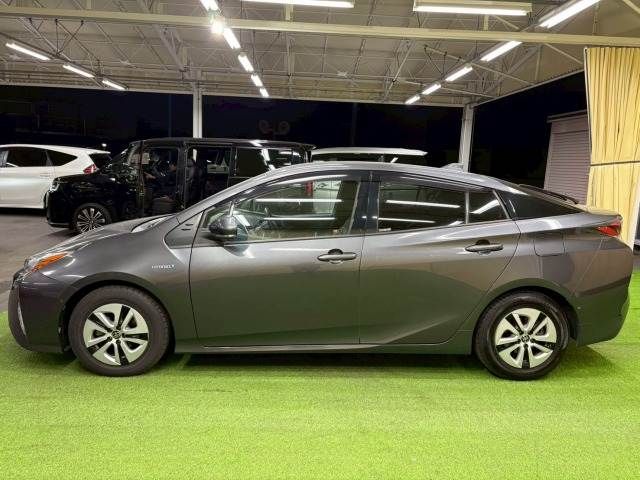 TOYOTA PRIUS 2017 Image 31