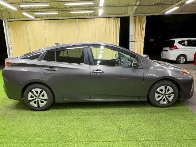 TOYOTA PRIUS 2017 Image 31