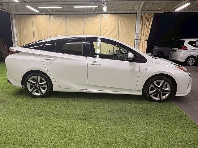 TOYOTA PRIUS 2016 Image 31
