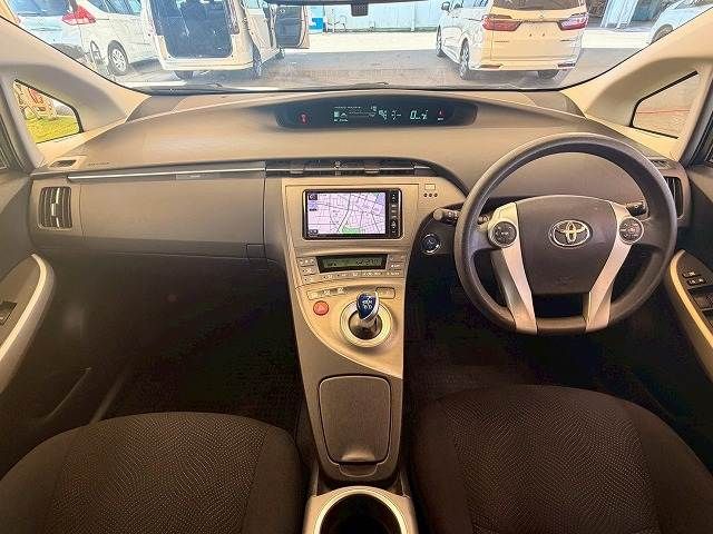 TOYOTA PRIUS 2012 Image 31