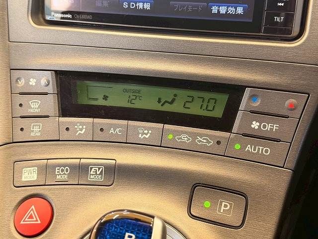 TOYOTA PRIUS 2012 Image 31