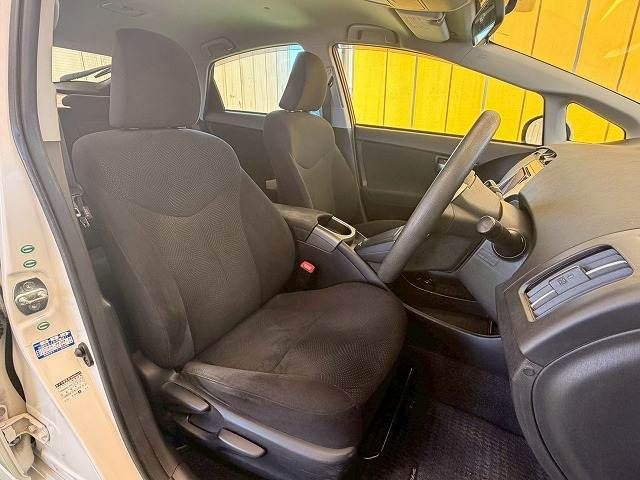 TOYOTA PRIUS 2012 Image 31