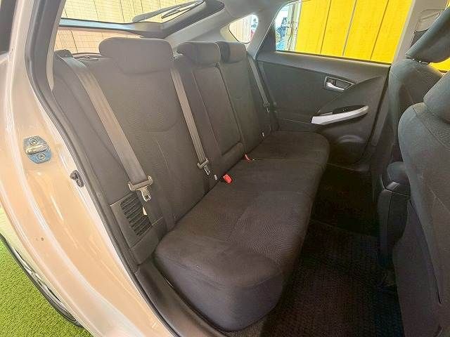 TOYOTA PRIUS 2012 Image 31