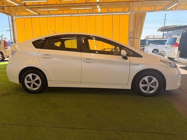 TOYOTA PRIUS 2012 Image 31