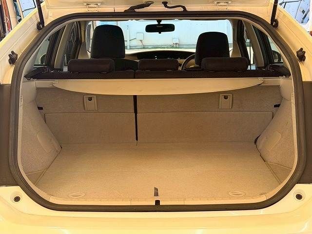 TOYOTA PRIUS 2012 Image 31