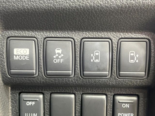 NISSAN ELGRAND 2012 Image 31