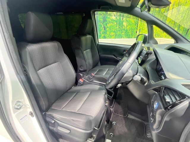 TOYOTA VOXY HYBRID 2020 Image 31