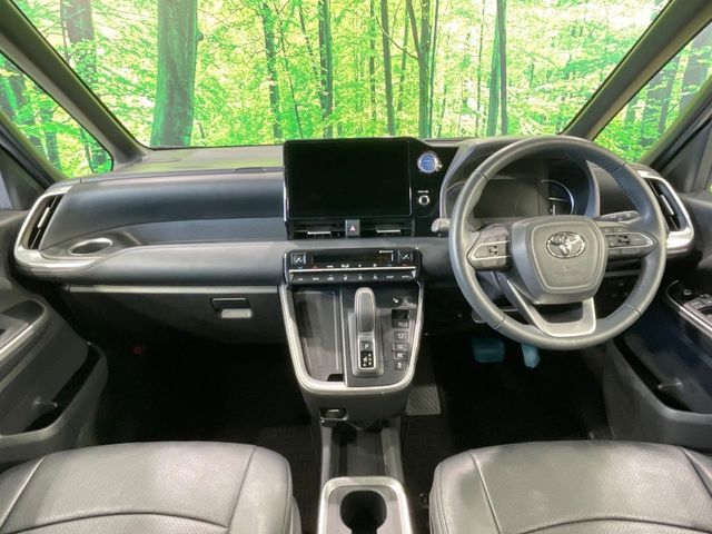 TOYOTA VOXY HYBRID 2023 Image 31