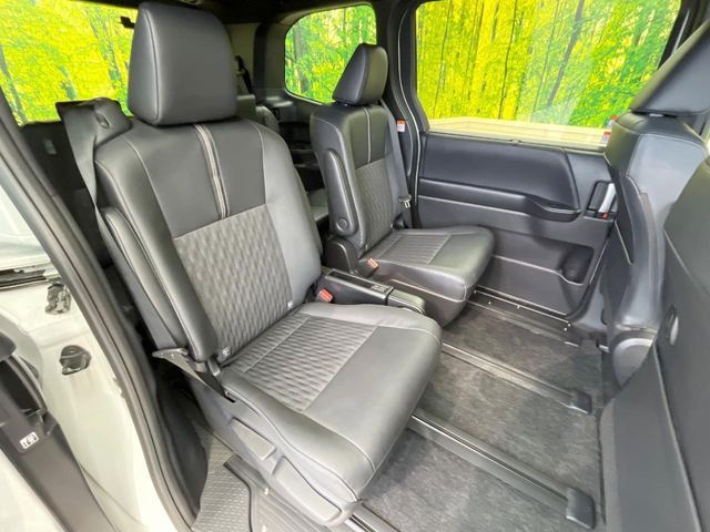 TOYOTA NOAH HYBRID 2022 Image 31