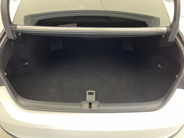 TOYOTA LEXUS ES300H 2019 Image 31