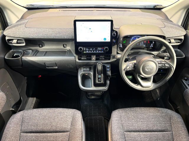 TOYOTA SIENTA HYBRID 2025 Image 31