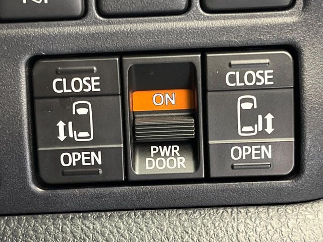 TOYOTA NOAH HYBRID 2017 Image 31