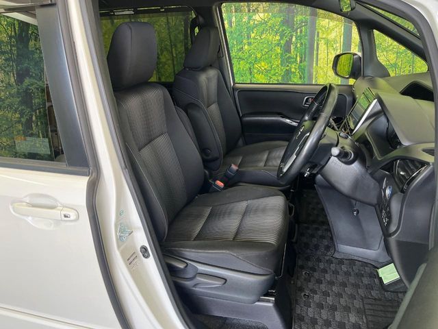 TOYOTA NOAH HYBRID 2017 Image 31