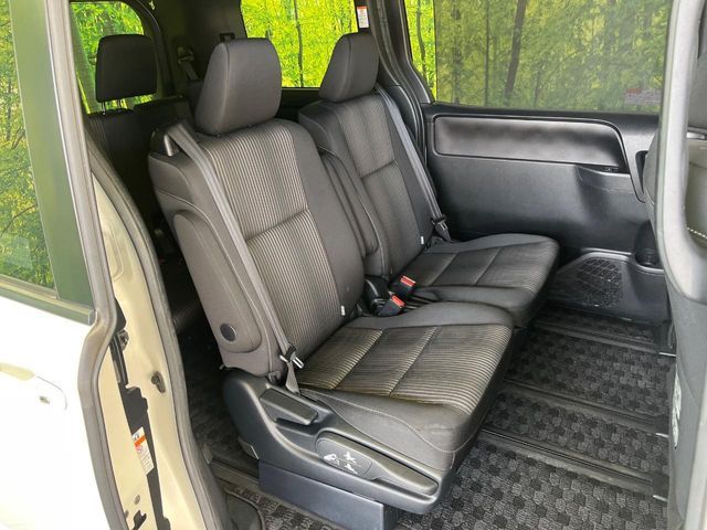 TOYOTA NOAH HYBRID 2017 Image 31