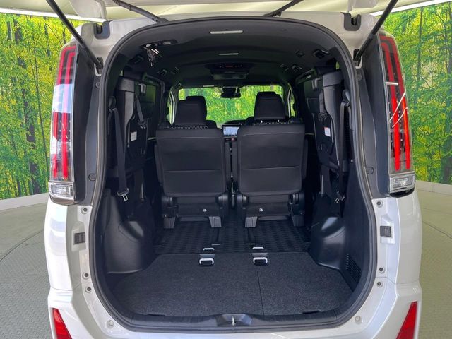 TOYOTA NOAH HYBRID 2017 Image 31