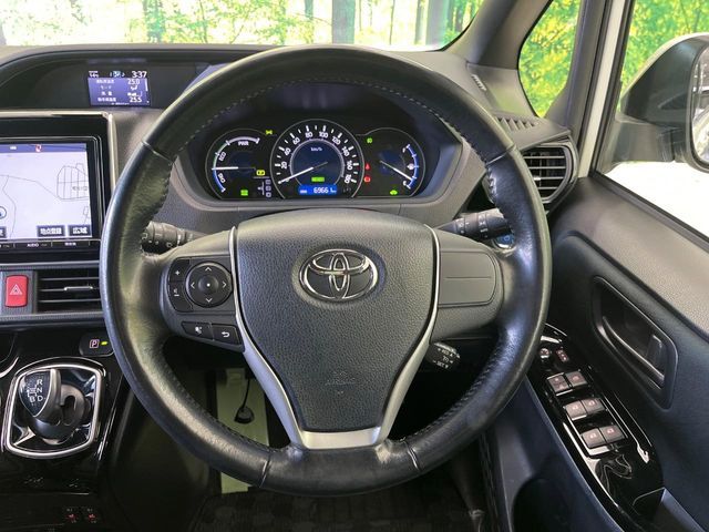 TOYOTA NOAH HYBRID 2017 Image 31