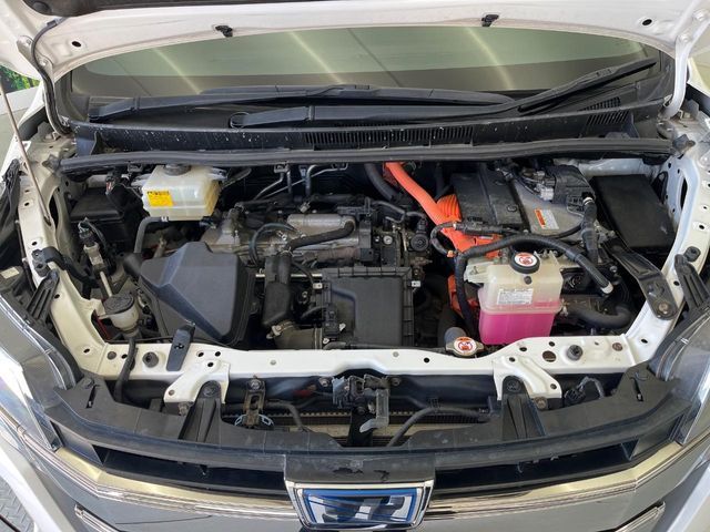 TOYOTA NOAH HYBRID 2017 Image 31