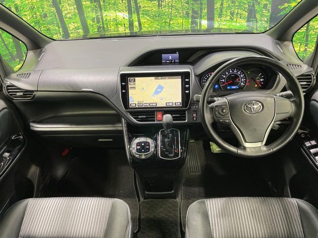 TOYOTA VOXY 2017 Image 31