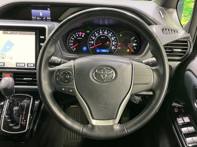 TOYOTA VOXY 2017 Image 31