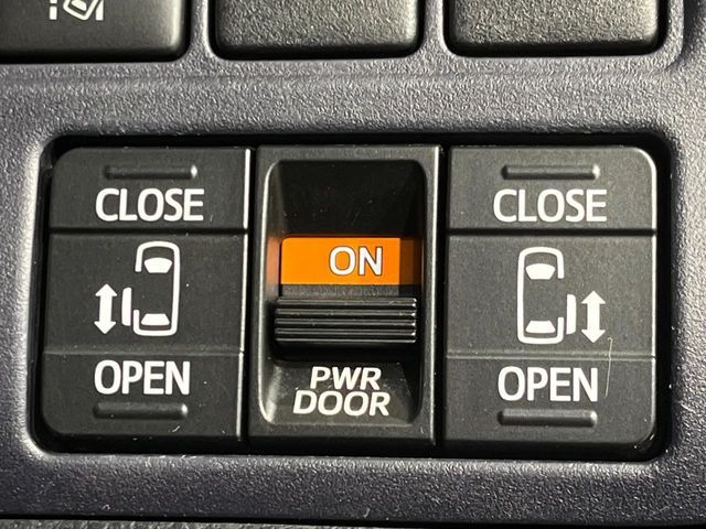 TOYOTA VOXY 4WD 2017 Image 31