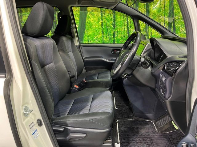 TOYOTA VOXY 4WD 2017 Image 31