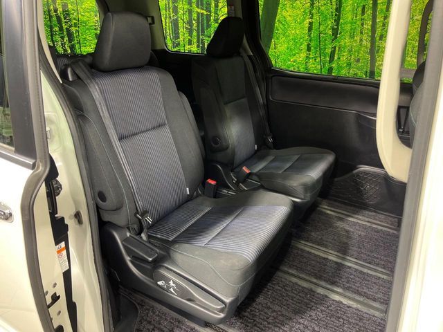 TOYOTA VOXY 4WD 2017 Image 31