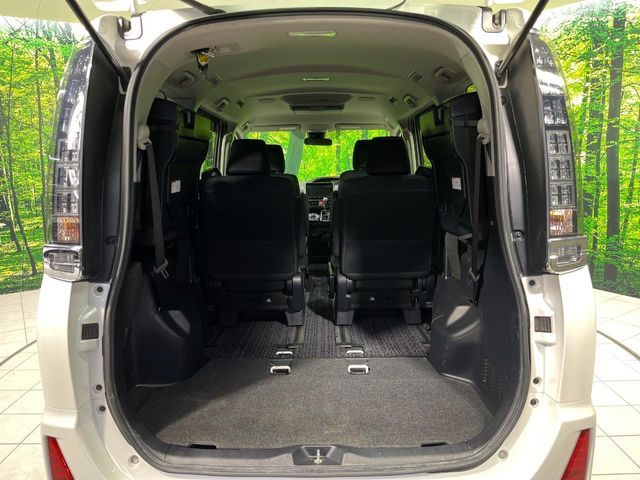 TOYOTA VOXY 4WD 2017 Image 31