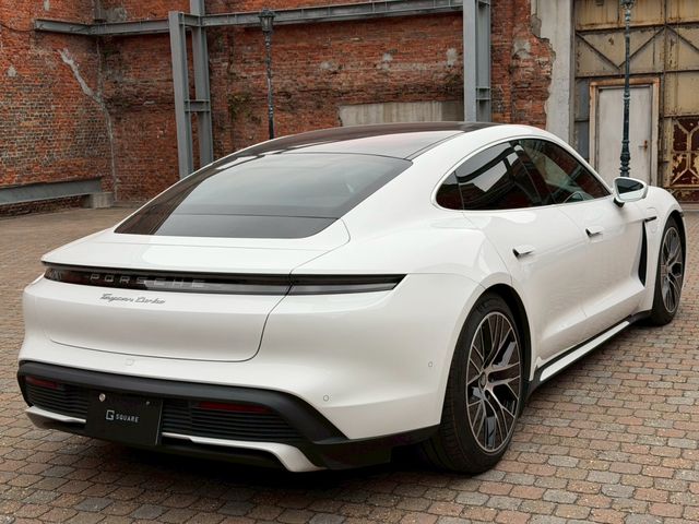 PORSCHE TAYCAN 2021 Image 31