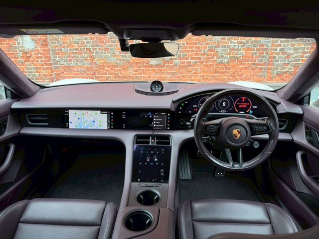 PORSCHE TAYCAN 2021 Image 31