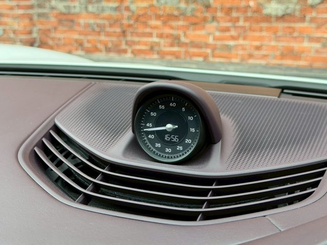 PORSCHE TAYCAN 2021 Image 31