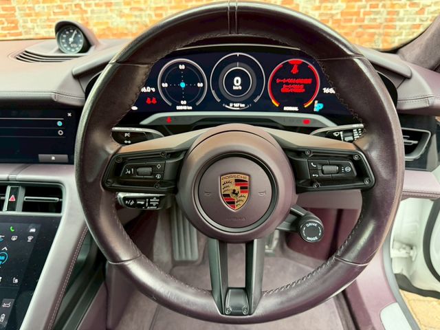 PORSCHE TAYCAN 2021 Image 31