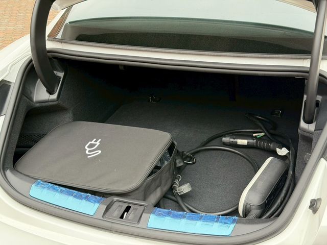 PORSCHE TAYCAN 2021 Image 31