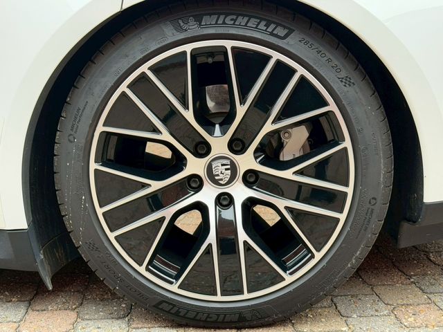 PORSCHE TAYCAN 2021 Image 31